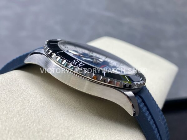 TF Factory Breitling Superocean A17376211C1S1 44mm Steel Blue Rubber Strap Black Bezel Blue Dial (7) TF Factory Breitling Superocean A17376211C1S1 44mm Steel Blue Rubber Strap Black Bezel Blue Dial