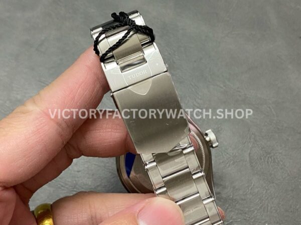 ZF Factory Tudor Black Bay GMT M79830RB-0010 41mm Full Full Aluminum Pepsi Bezel White Dial (7) ZF Factory Tudor Black Bay GMT M79830RB-0010 41mm Full Aluminum Pepsi Bezel White Dial