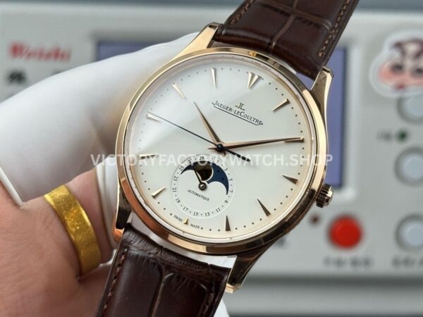 GF Factory Jaeger-LeCoultre Master Ultra Thin Moon 1252520 39mm Rose gold Leather Strap Silver Dial (10) GF Factory Jaeger-LeCoultre Master Ultra Thin Moon 1252520 39mm Rose Gold Leather Strap Silver Dial