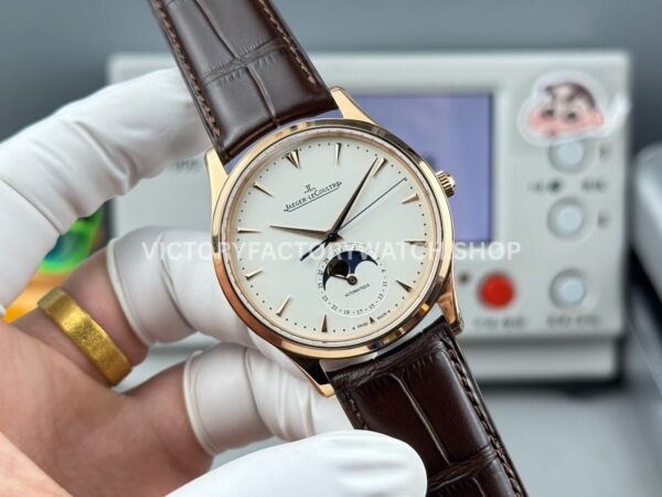 GF Factory Jaeger-LeCoultre Master Ultra Thin Moon 1252520 39mm Rose gold Leather Strap Silver Dial (6) GF Factory Jaeger-LeCoultre Master Ultra Thin Moon 1252520 39mm Rose Gold Leather Strap Silver Dial