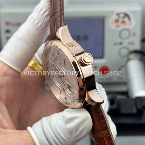 TWA Factory Jaeger-LeCoultre Master Geographic 1422521 39mm Rose Gold Brown Leather Strap Silver Dial (8) TWA Factory Jaeger-LeCoultre Master Geographic 1422521 39mm Rose Gold Brown Leather Strap Silver Dial