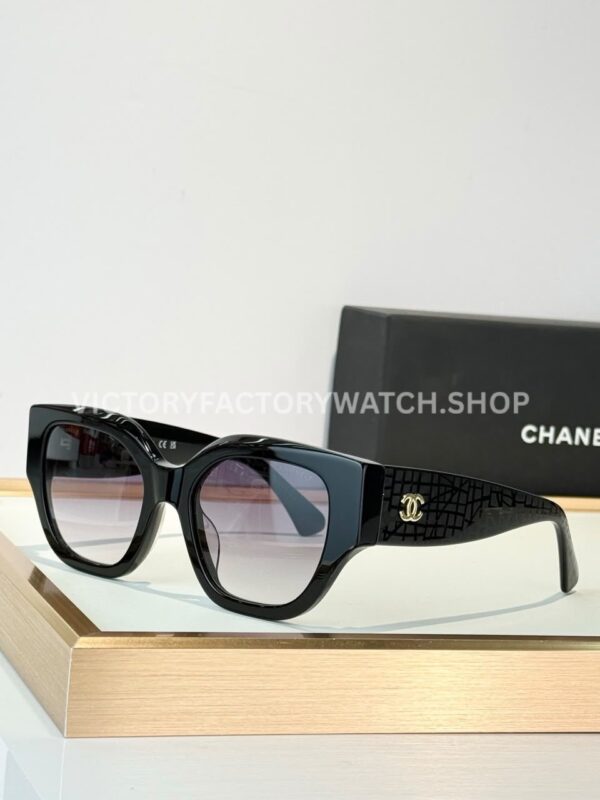 Chanel 5571 Cat-Eye Sunglasses Black Frame & Grey-Purple Gradient Lenses (1) Chanel 5571 Cat-Eye Sunglasses | Black Frame & Grey-Purple Gradient Lenses