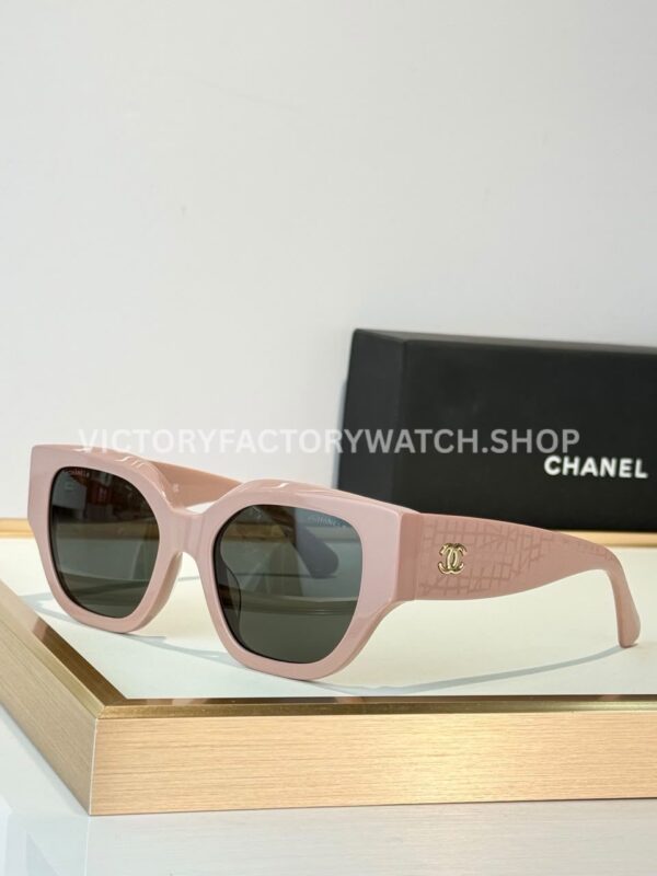 Chanel 5571 Cat-Eye Sunglasses Light Pink Frame & Dark Grey-Green Lenses (1) Chanel 5571 Cat-Eye Sunglasses | Light Pink Frame & Dark Grey-Green Lenses