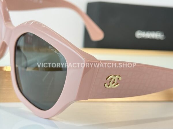 Chanel 5571 Cat-Eye Sunglasses Light Pink Frame & Dark Grey-Green Lenses (10) Chanel 5571 Cat-Eye Sunglasses | Light Pink Frame & Dark Grey-Green Lenses