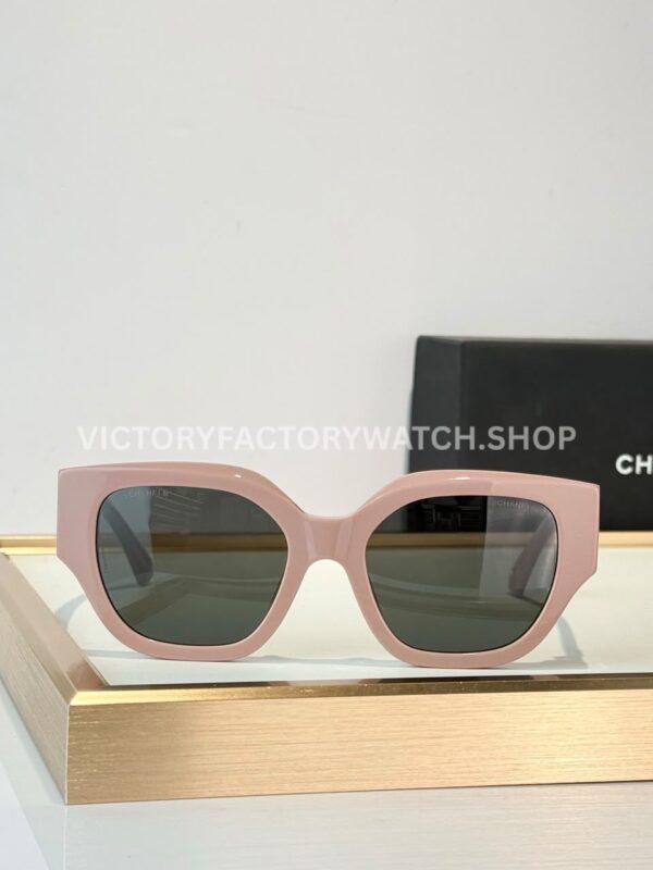 Chanel 5571 Cat-Eye Sunglasses Light Pink Frame & Dark Grey-Green Lenses (2) Chanel 5571 Cat-Eye Sunglasses | Light Pink Frame & Dark Grey-Green Lenses