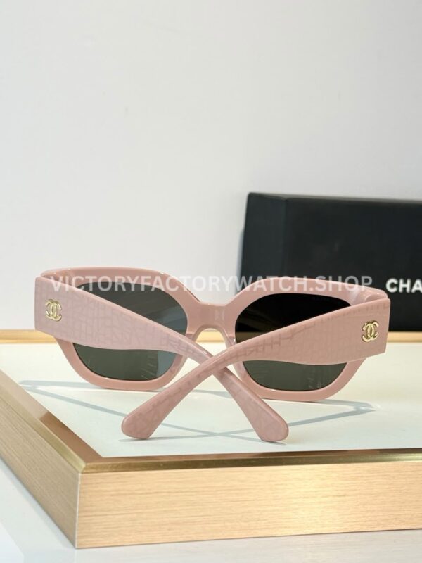Chanel 5571 Cat-Eye Sunglasses Light Pink Frame & Dark Grey-Green Lenses (8) Chanel 5571 Cat-Eye Sunglasses | Light Pink Frame & Dark Grey-Green Lenses