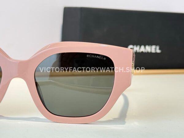 Chanel 5571 Cat-Eye Sunglasses Light Pink Frame & Dark Grey-Green Lenses (9) Chanel 5571 Cat-Eye Sunglasses | Light Pink Frame & Dark Grey-Green Lenses