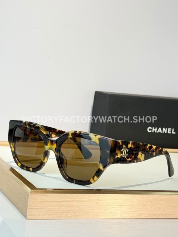 Chanel 5571 Cat-Eye Sunglasses Tortoiseshell Frame & Amber Brown Lenses (1) Chanel 5571 Cat-Eye Sunglasses | Tortoiseshell Frame & Amber Brown Lenses